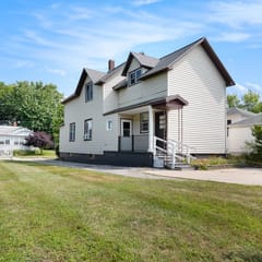Manistee Pet Friendly Home with 3 Beds / 2 Baths