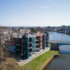 Manistee Condo #11 Sleeps 8