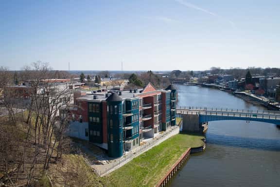Manistee Condo #11 Sleeps 8 - Image 1