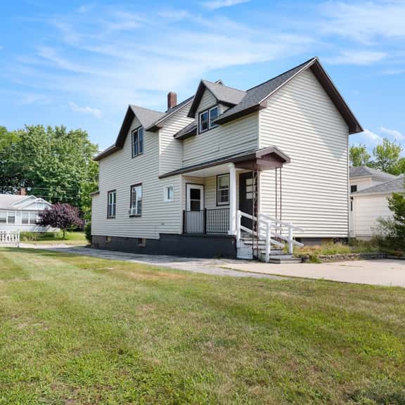 Manistee Pet Friendly Home with 3 Beds / 2 Baths - Image 1