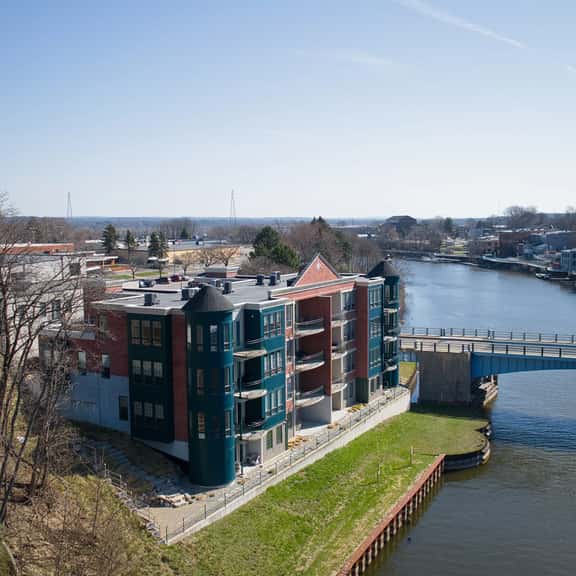 Manistee Condo #11 Sleeps 8 - Image 1