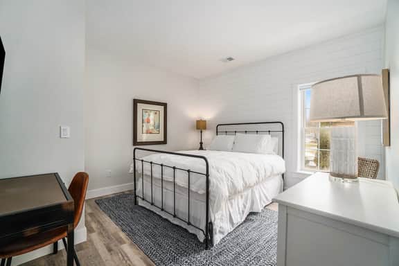Onekama Luxury Suite #5 with King size bed - Image 2