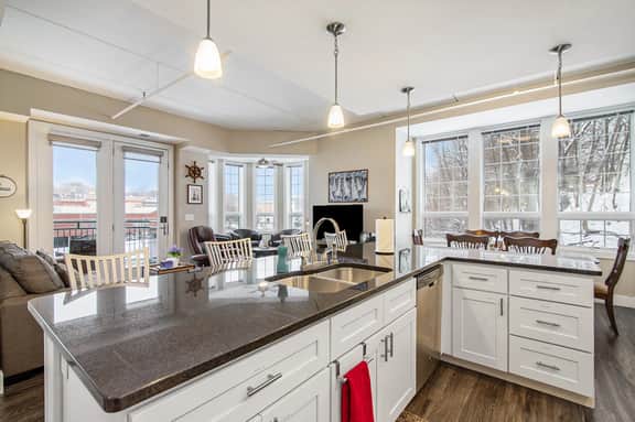 Manistee Condo #11 Sleeps 8 - Image 3