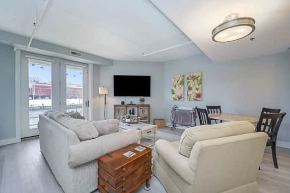 Manistee Edgewater Condo with 2 Bedrooms and 1 Bathroom - Image 5