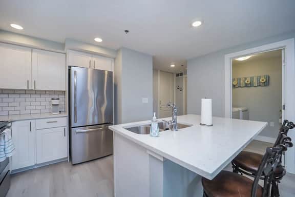 Manistee Edgewater Condo with 2 Bedrooms and 1 Bathroom - Image 4